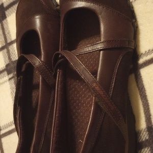 Skechers Brown Leather Strappy Mary Jane Flats Walking Shoes Womens Size 8.5